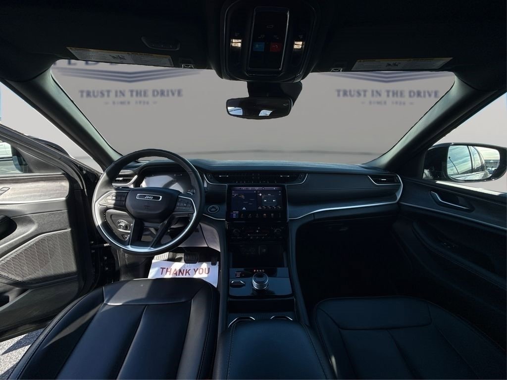 Used 2024 Jeep Grand Cherokee Limited w/ Black Appearance Package image 35