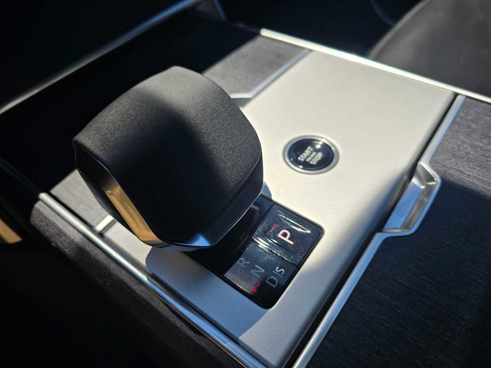 New 2025 Land Rover Range Rover SE image 31