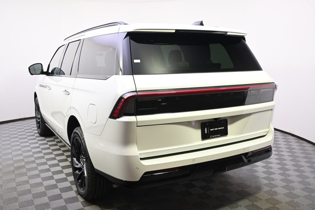 New 2026 Lincoln Navigator Reserve w/ Jet Appearance Package AWD/4WD image 4