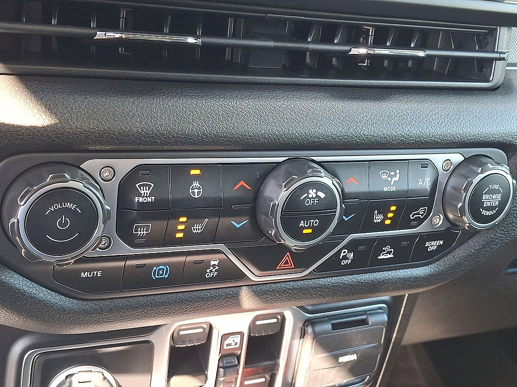 Certified 2024 Jeep Wrangler Unlimited w/ Convenience Group AWD/4WD image 25