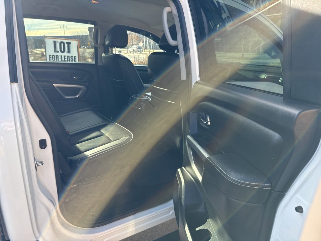Used 2018 Nissan Titan PRO-4X image 13