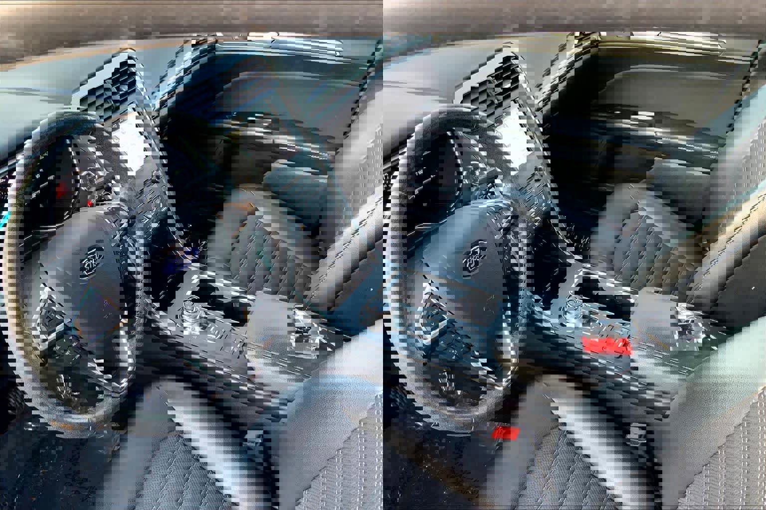 Used 2017 Ford Fusion SE w/ Equipment Group 201A image 16