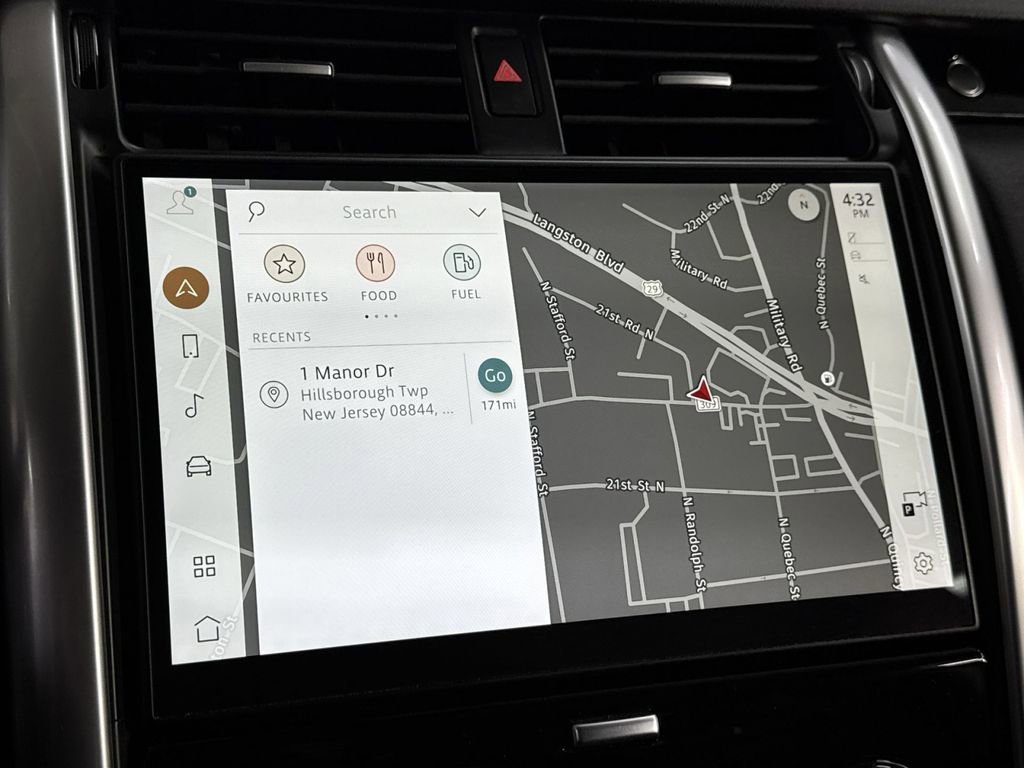 Used 2024 Land Rover Discovery S image 24