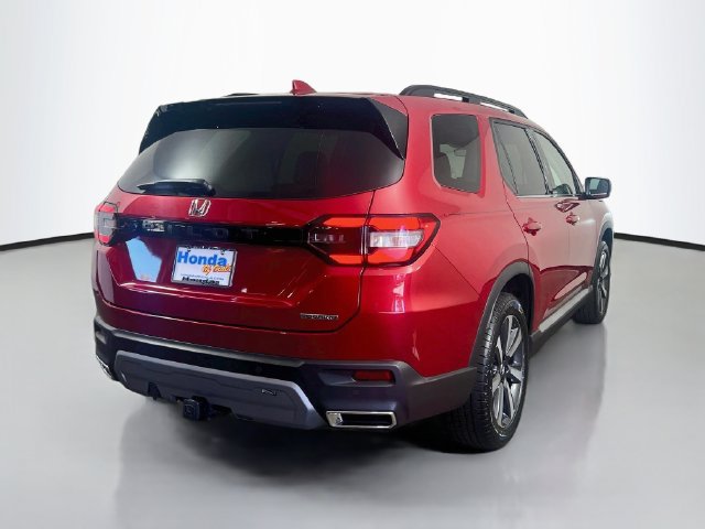 Certified 2025 Honda Pilot Touring image 9
