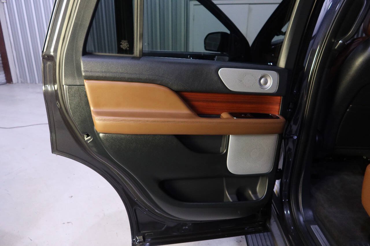 Used 2024 Lincoln Navigator Reserve AWD/4WD image 31