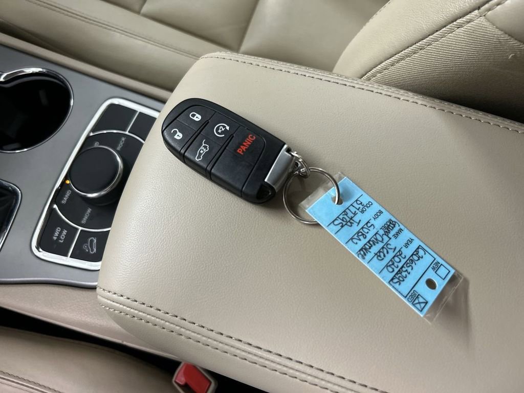Used 2020 Jeep Grand Cherokee Limited AWD/4WD image 12