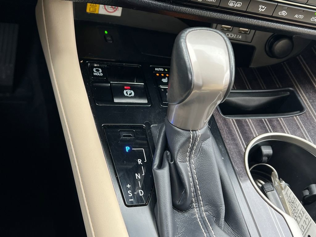 Used 2022 Lexus RX 450hL Luxury image 24