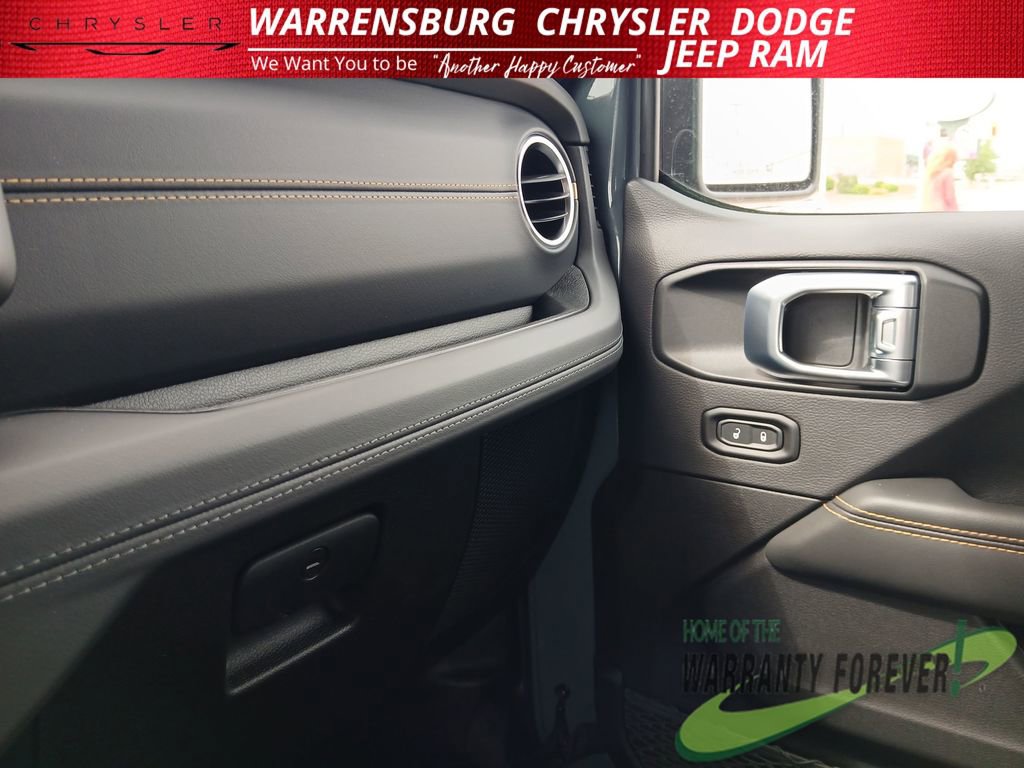 New 2026 Jeep Wrangler Unlimited Sahara AWD/4WD image 28