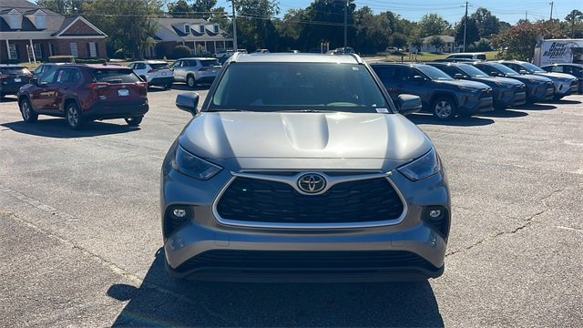 New 2026 Toyota Highlander XLE image 2