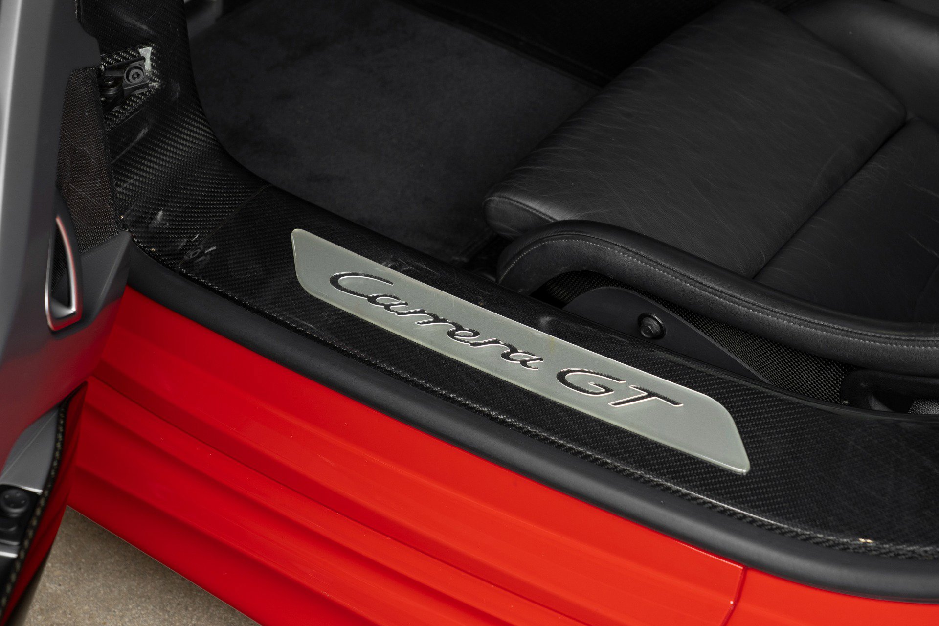 Used 2004 Porsche Carrera GT image 25