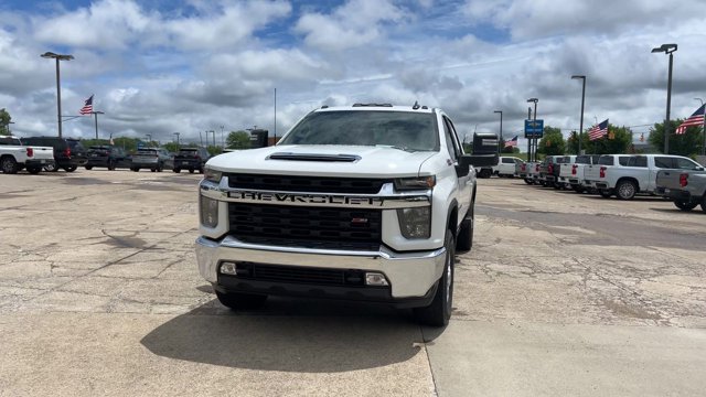 Used 2022 Chevrolet Silverado 2500 LT w/ Convenience Package AWD/4WD image 4