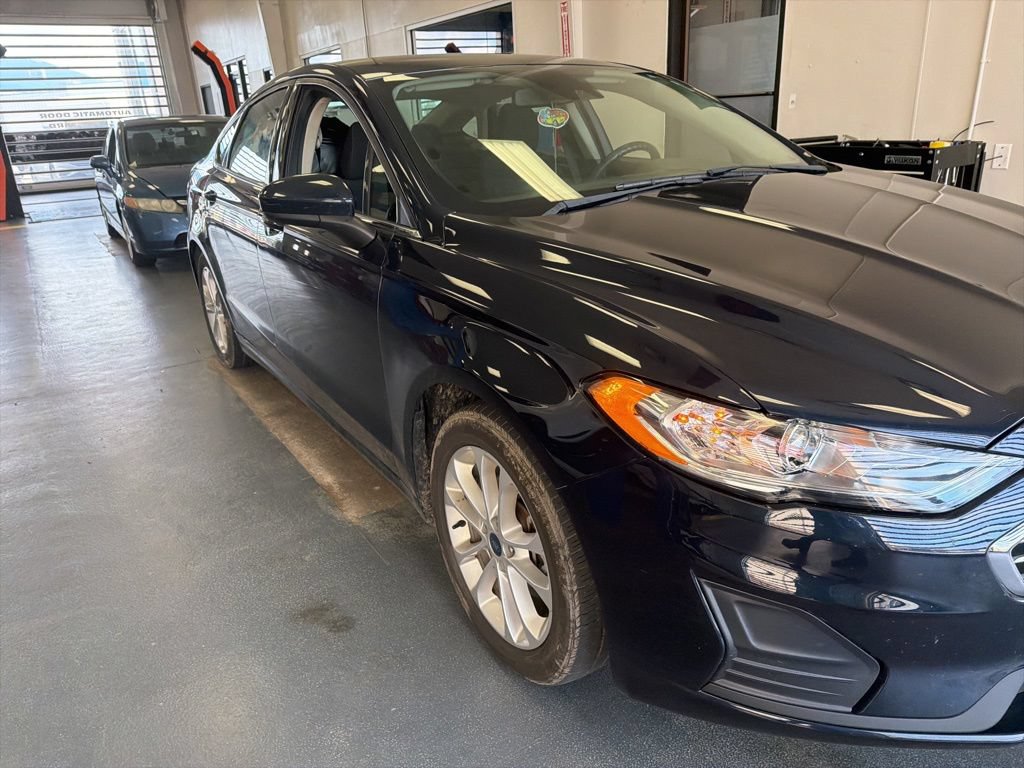 Used 2020 Ford Fusion SE FWD image 1