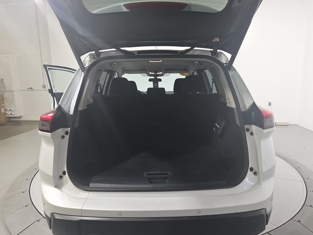 Used 2024 Nissan Rogue SV FWD image 22