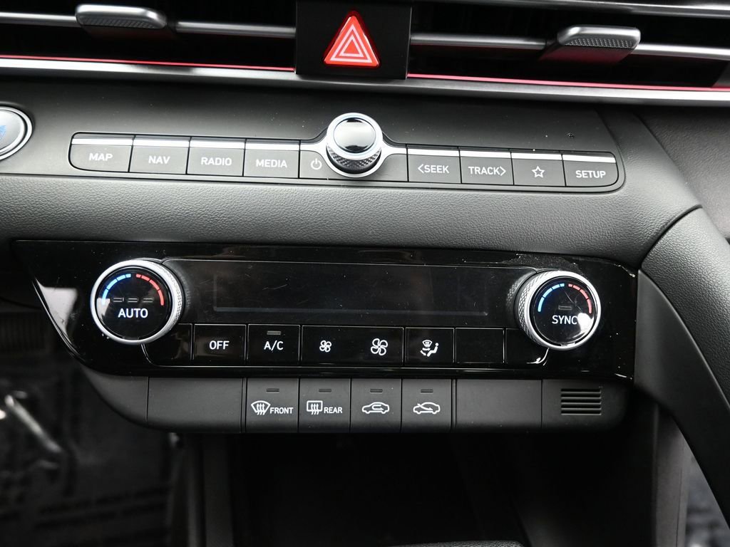 Used 2024 Hyundai Elantra SEL image 29