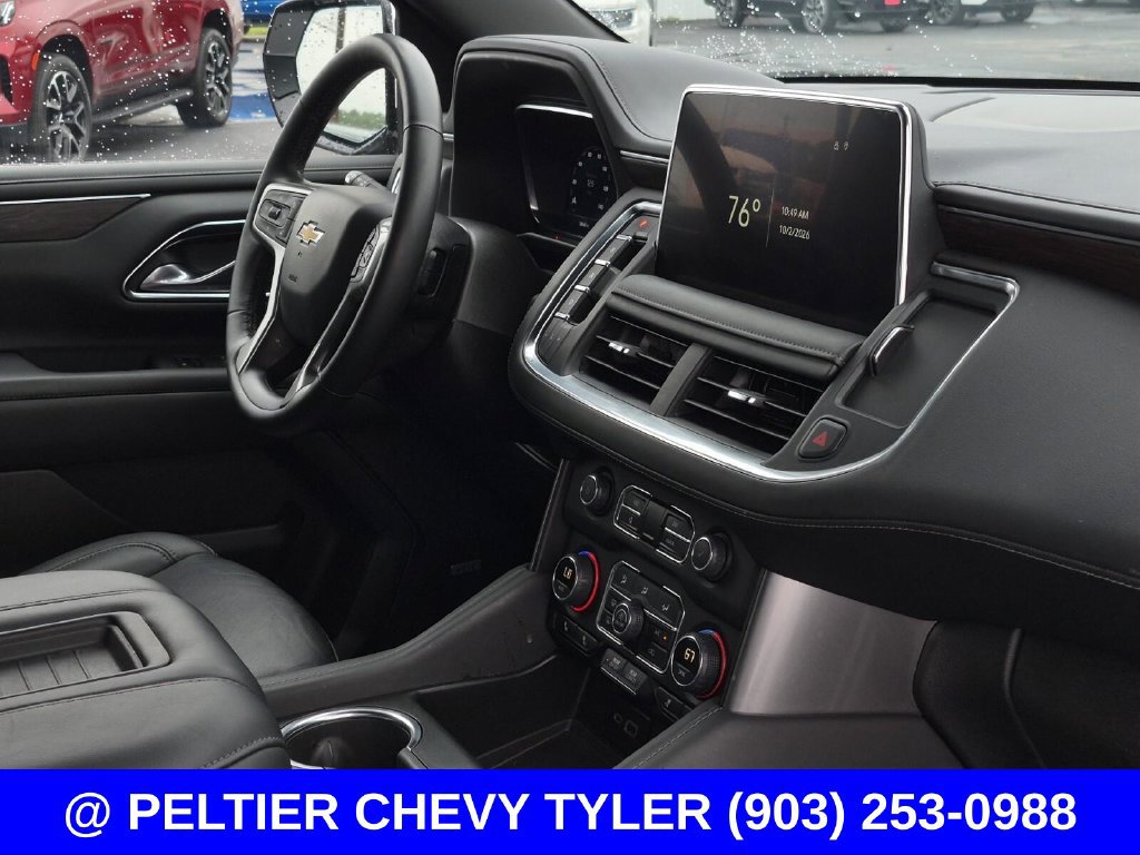 Used 2024 Chevrolet Suburban LT w/ Luxury Package RWD image 12