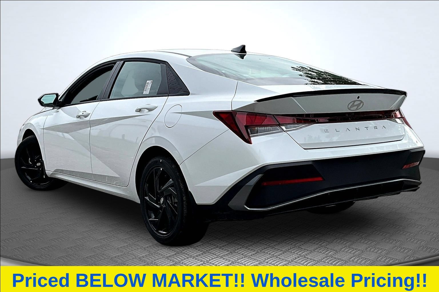 Used 2026 Hyundai Elantra Sport FWD image 4