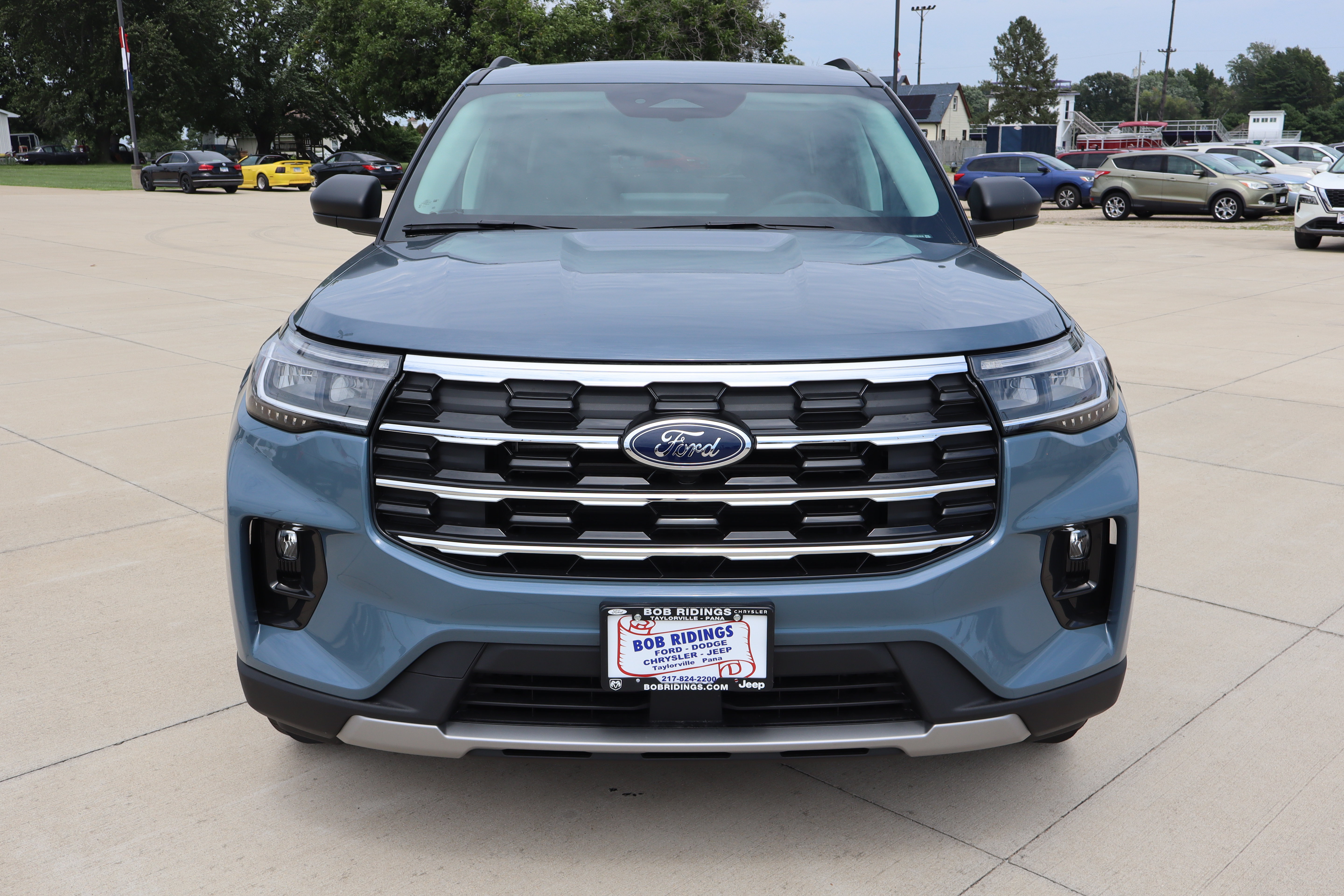 New 2026 Ford Explorer Active w/ Active Comfort Package AWD/4WD image 2