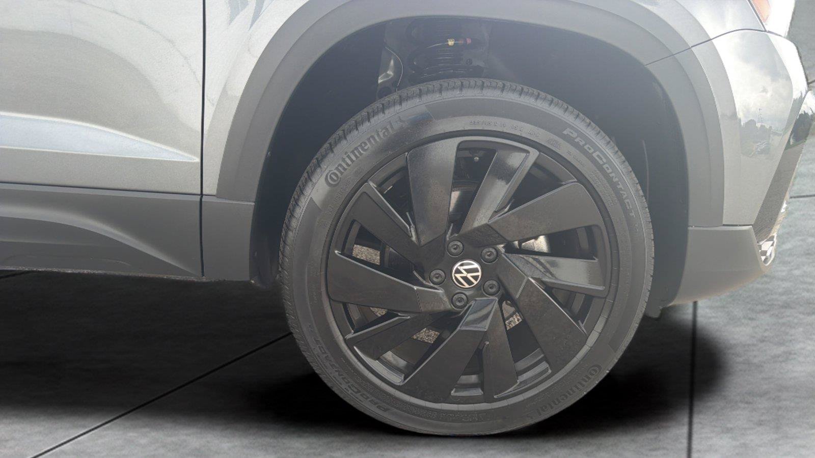 Used 2024 Volkswagen Taos SE w/ Black Wheel Plus Package AWD/4WD image 24