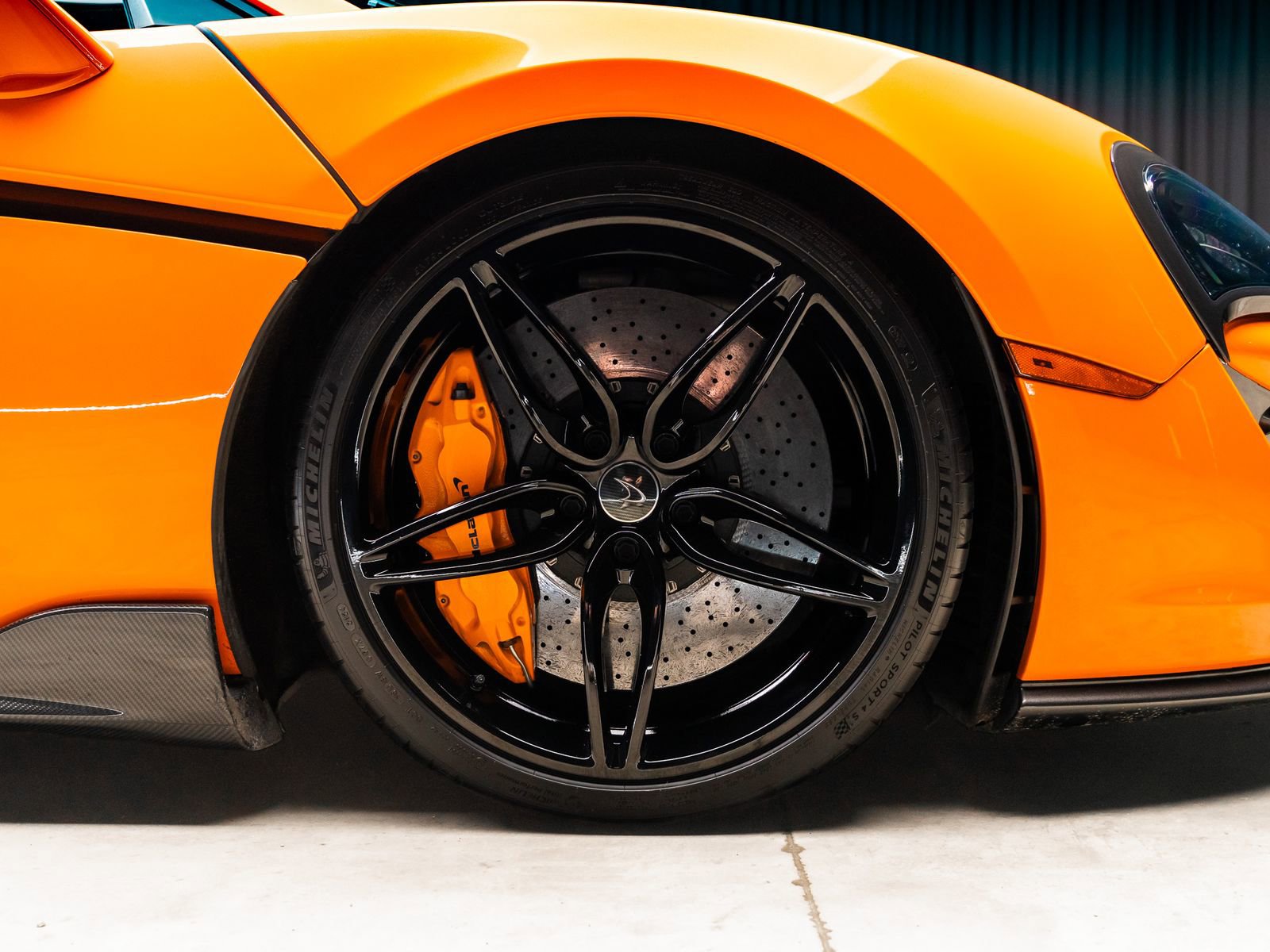 Used 2016 McLaren 570S Coupe RWD image 29