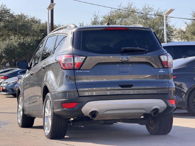 Used 2018 Ford Escape SE w/ Ford Safe & Smart Package AWD/4WD image 4
