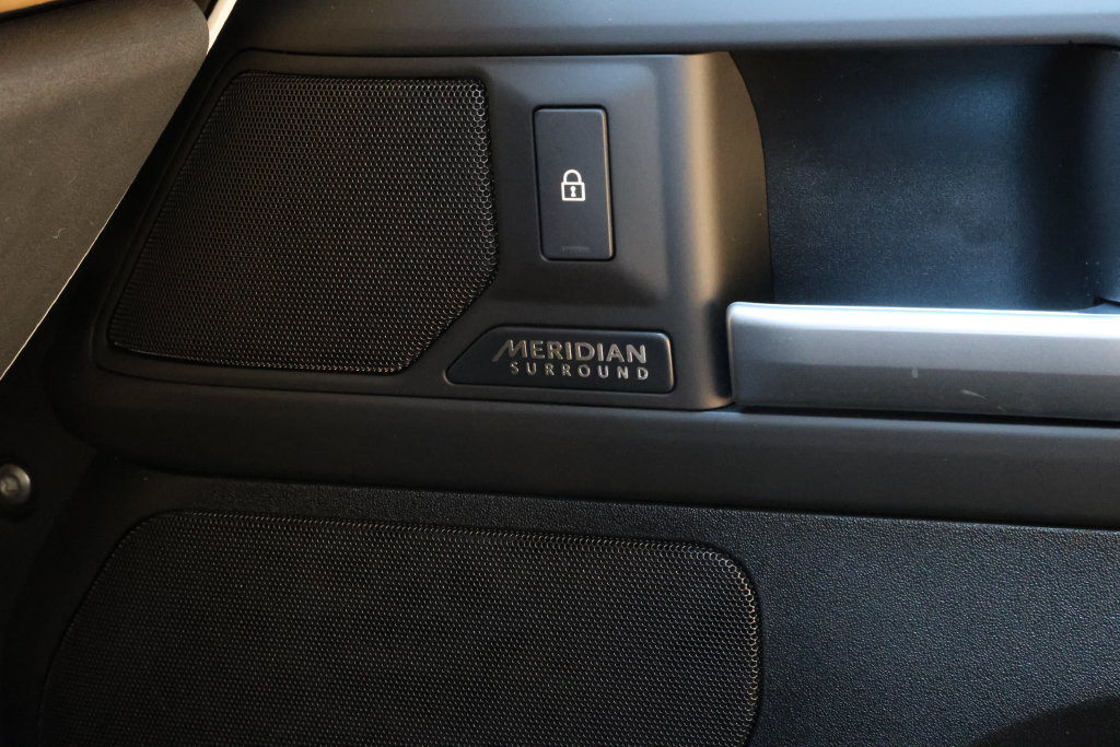 New 2026 Land Rover Defender 110 X-Dynamic SE AWD/4WD image 17