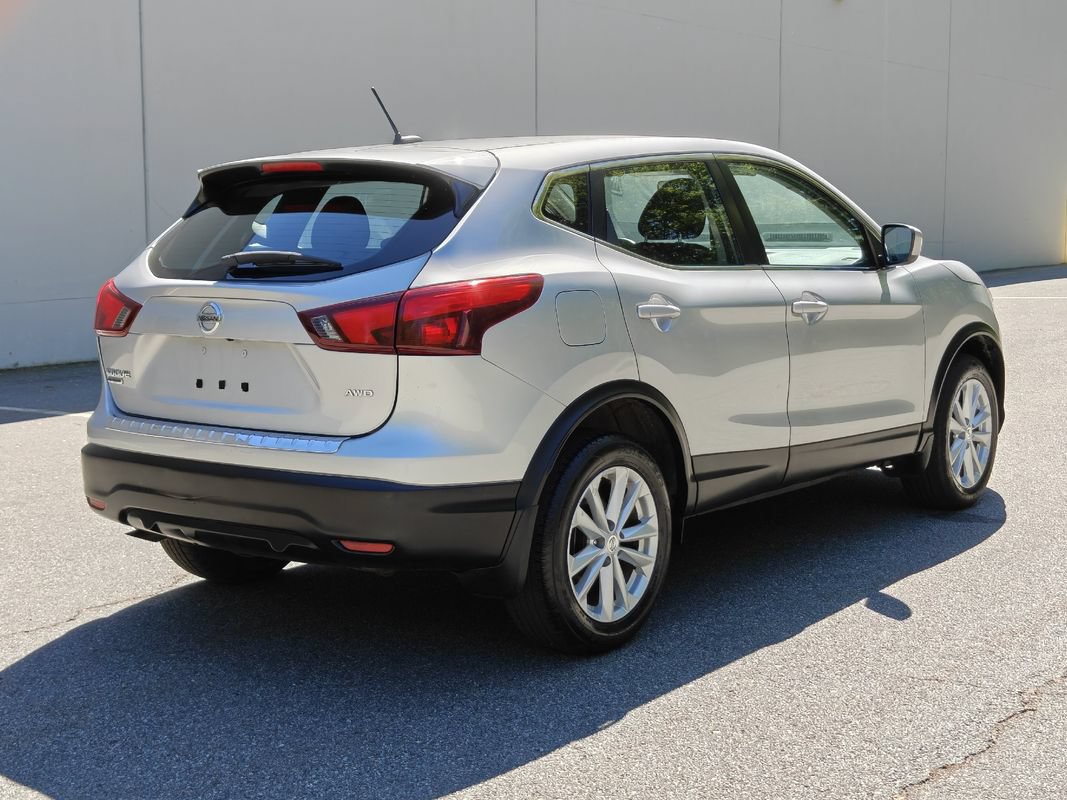 Used 2017 Nissan Rogue Sport S w/ S Appearance Package AWD/4WD image 8