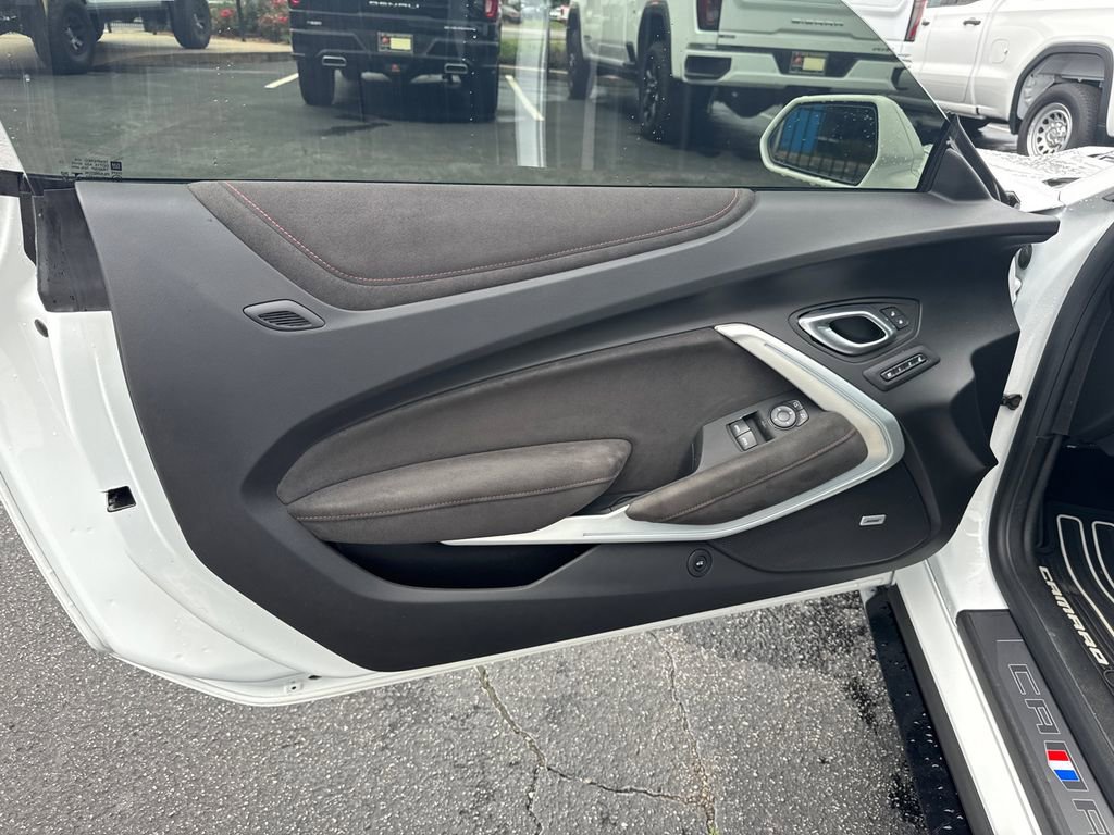 Used 2022 Chevrolet Camaro ZL1 RWD image 11