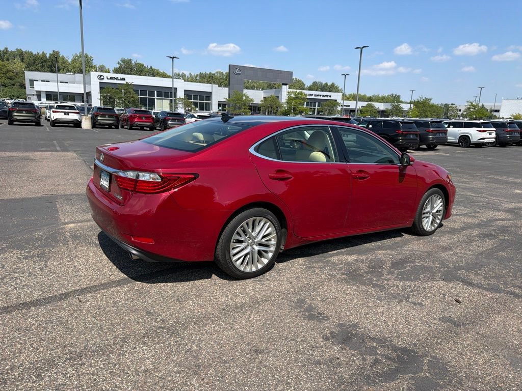 Used 2015 Lexus ES 350 w/ Ultra Luxury Package FWD image 19