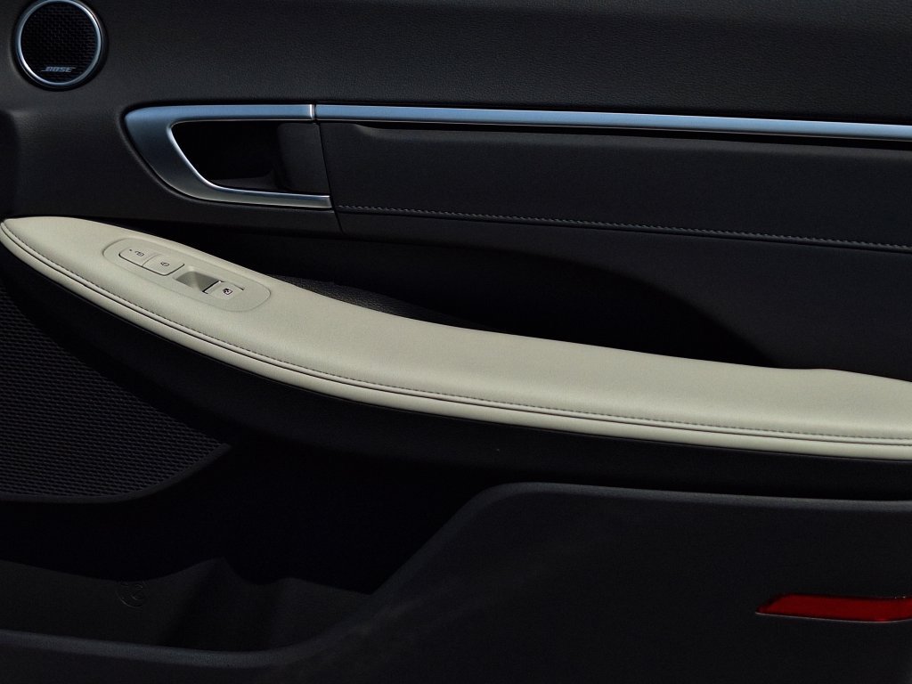 Certified 2025 Hyundai Sonata Limited FWD image 29