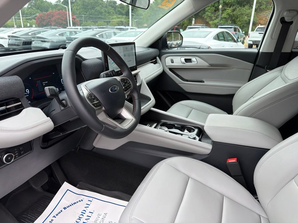 Used 2025 Ford Explorer Active w/ Active Comfort Package AWD/4WD image 17