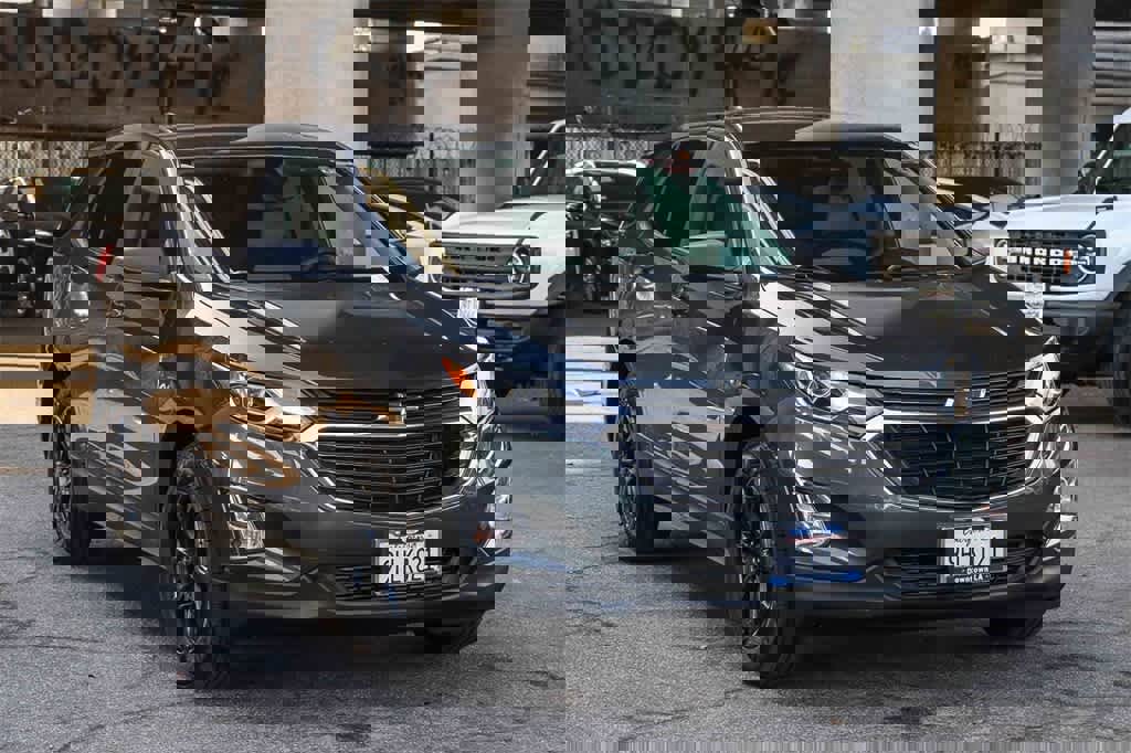 Used 2020 Chevrolet Equinox LS w/ LS Convenience Package image 3