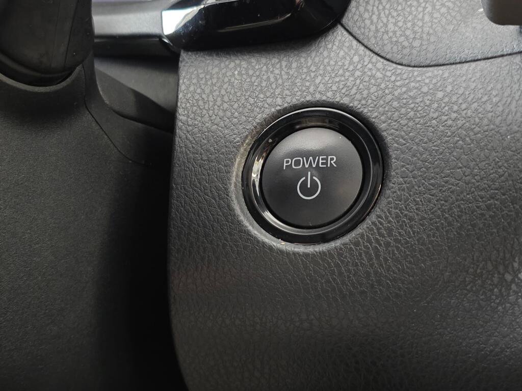 Used 2025 Toyota Camry LE FWD image 31