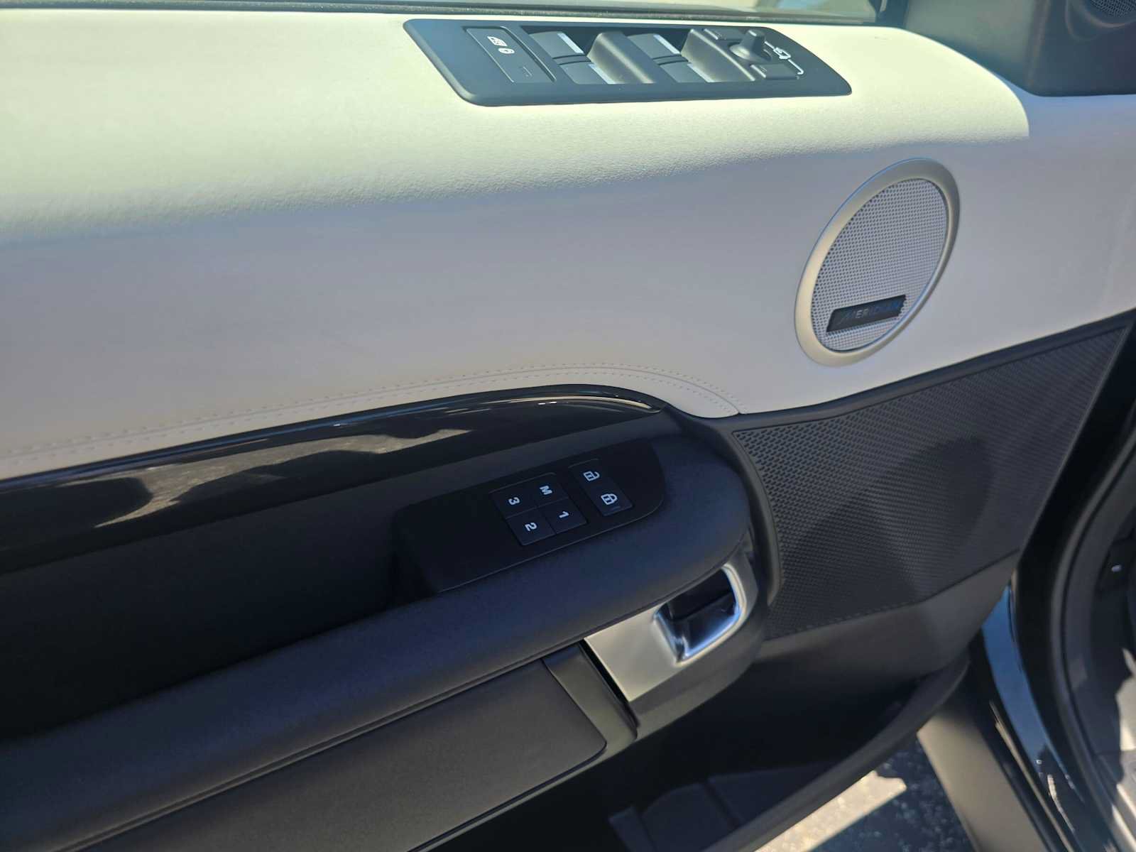 New 2026 Land Rover Discovery S AWD/4WD image 21