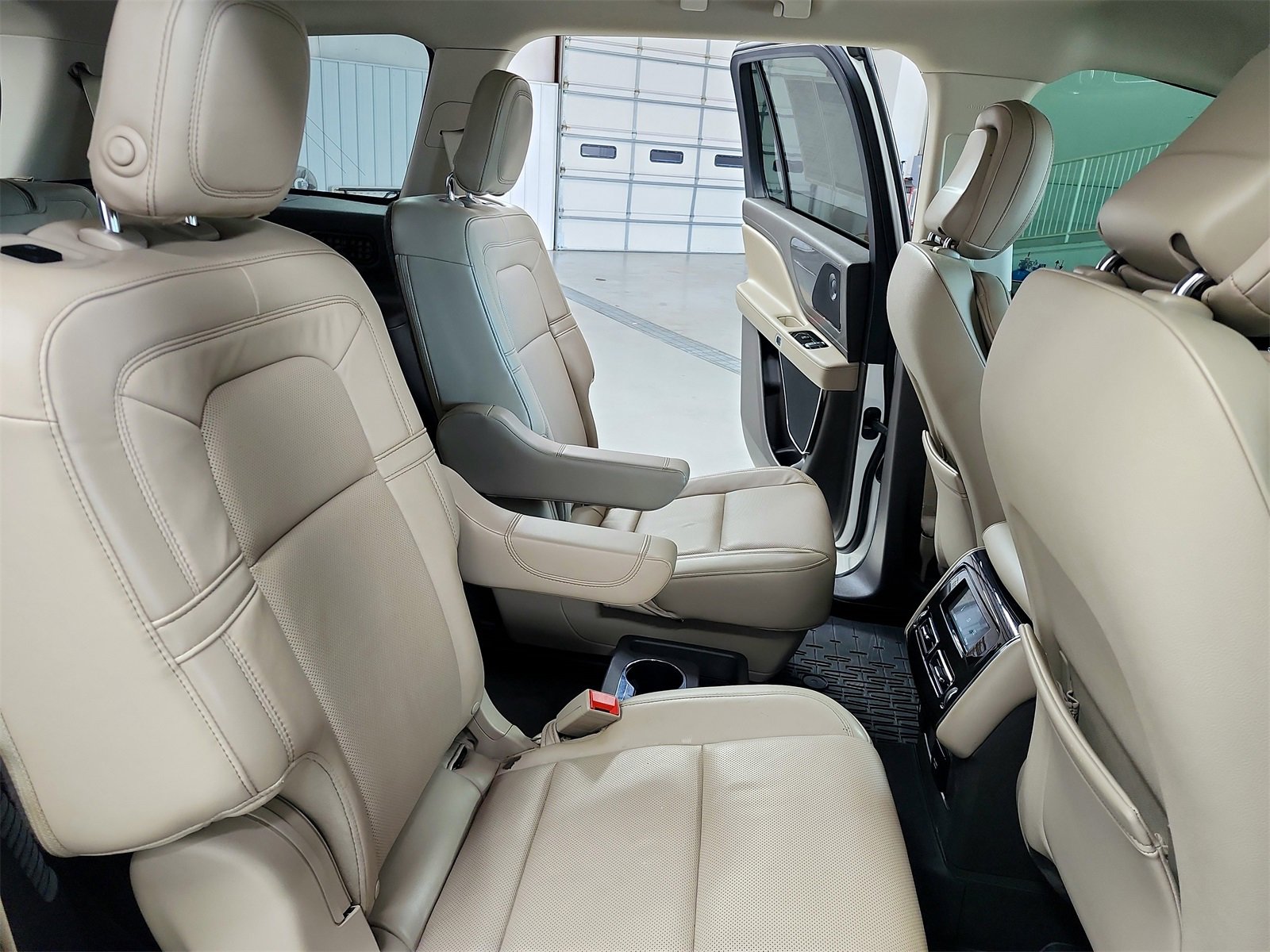 Used 2020 Lincoln Aviator Reserve image 43