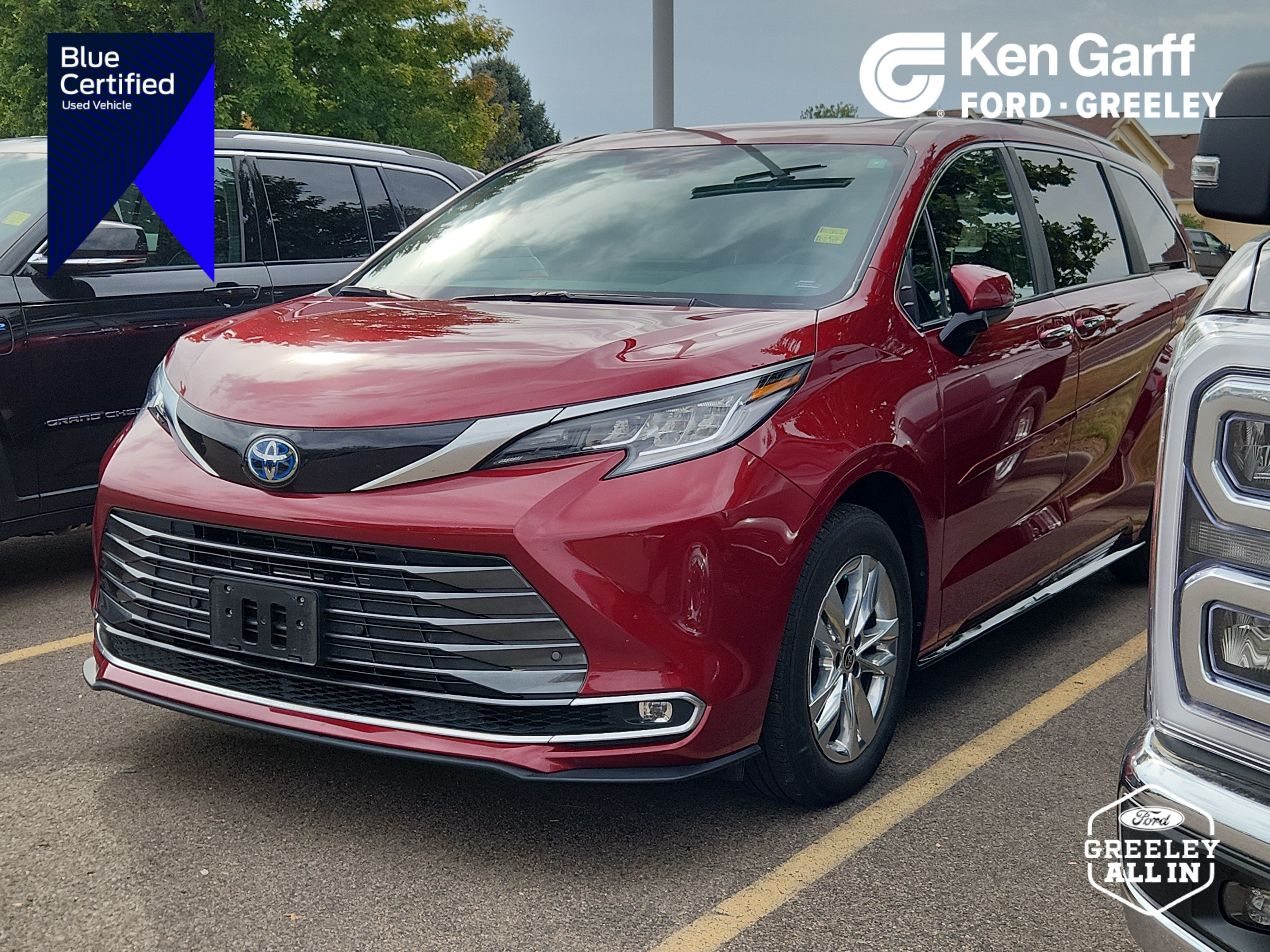 Used 2025 Toyota Sienna Limited AWD/4WD image 1