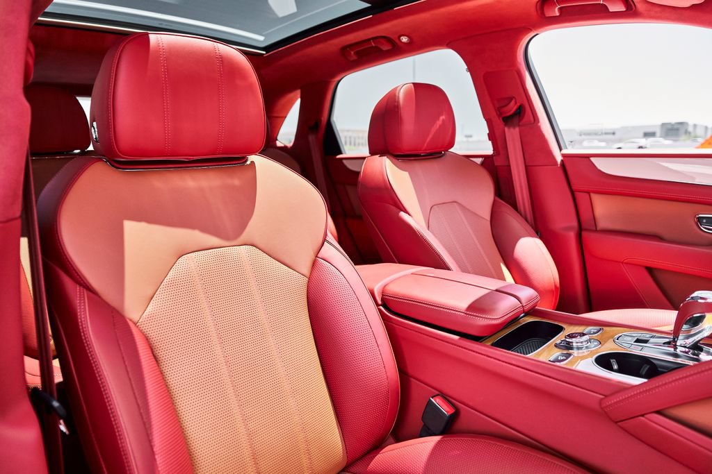 Used 2023 Bentley Bentayga AWD/4WD image 39