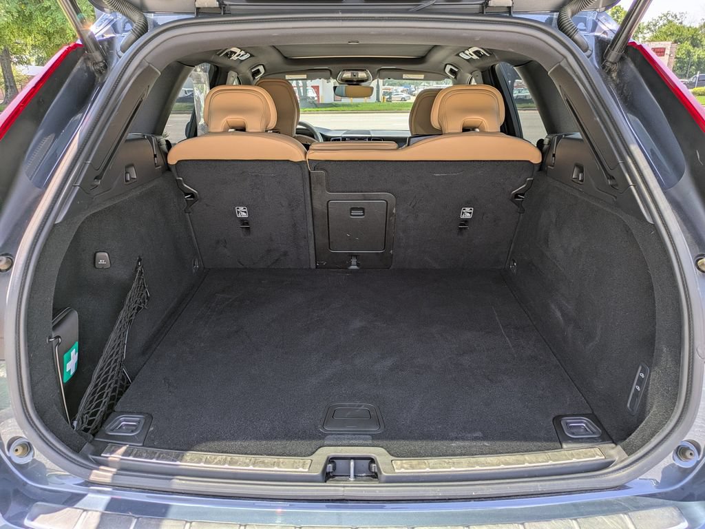 Certified 2024 Volvo XC60 B5 Ultimate w/ Protection Package Premier AWD/4WD image 13