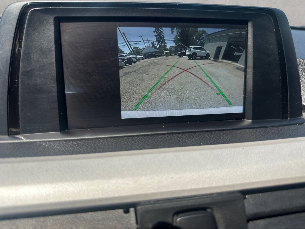 Used 2018 BMW 320i xDrive Sedan AWD/4WD image 32