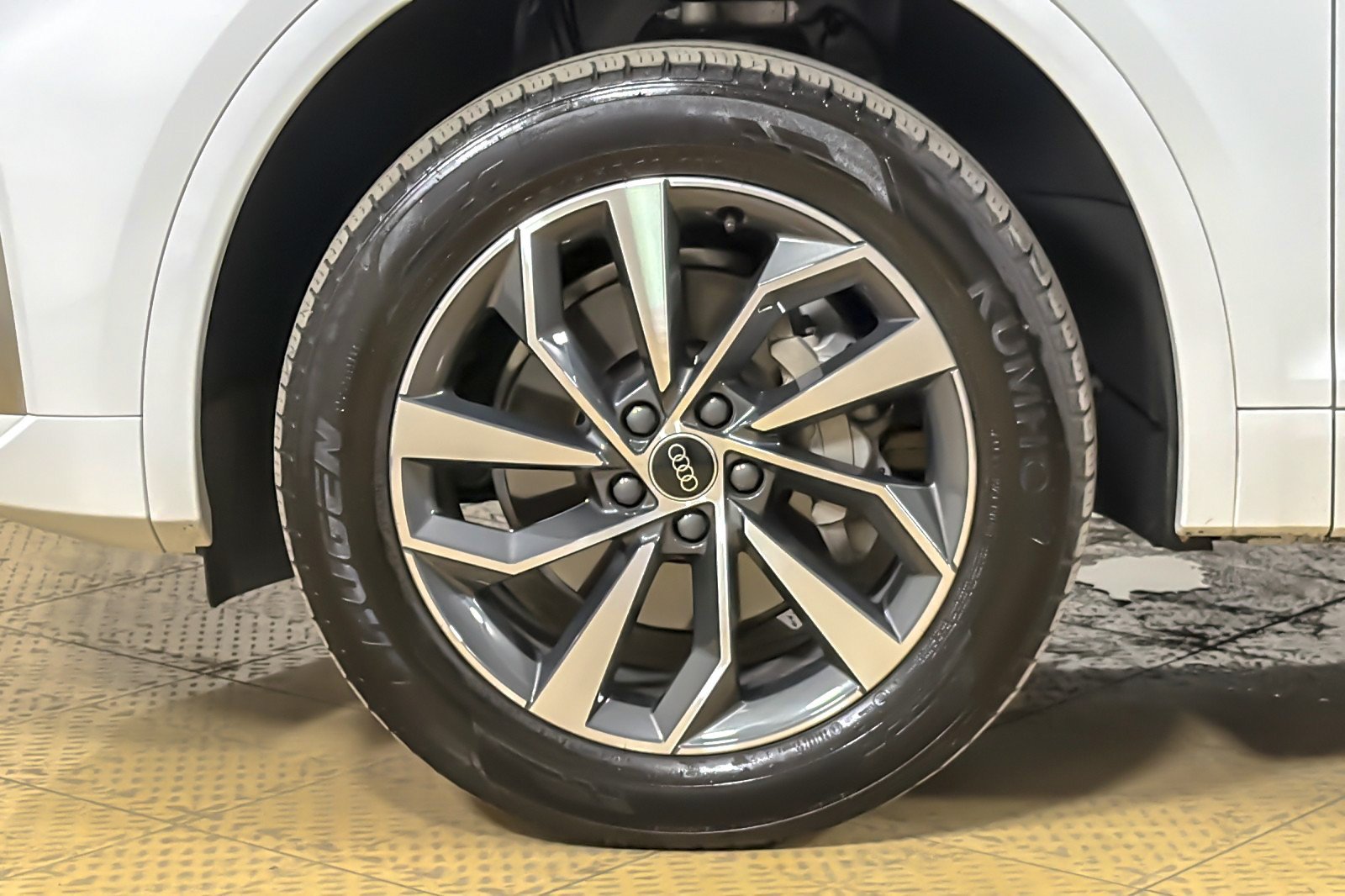 Used 2024 Audi Q5 2.0T Premium AWD/4WD image 25