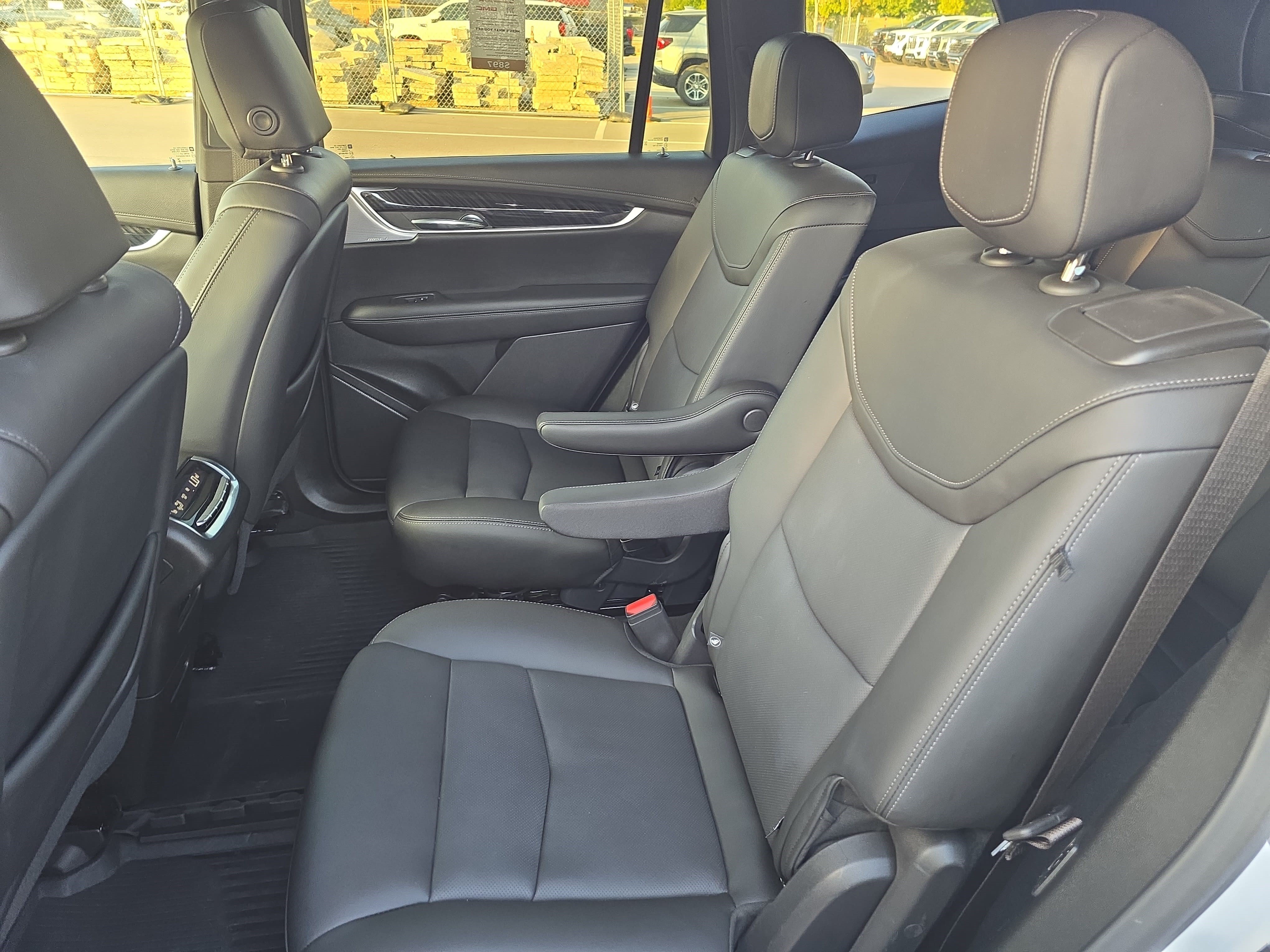 Used 2023 Cadillac XT6 Premium Luxury w/ Technology Package FWD image 14