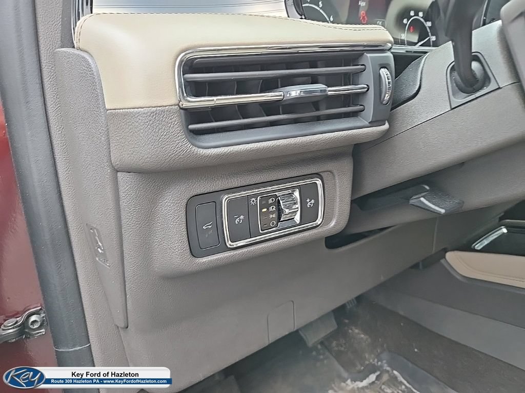 Used 2021 Lincoln Corsair AWD w/ Premium Package image 35