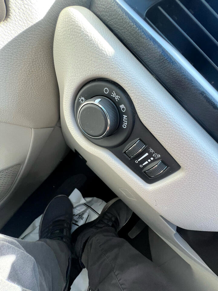 Used 2017 Chrysler Pacifica Touring w/ Tire & Wheel Group image 23