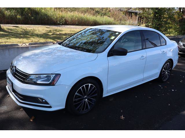 Used 2015 Volkswagen Jetta Sport image 2