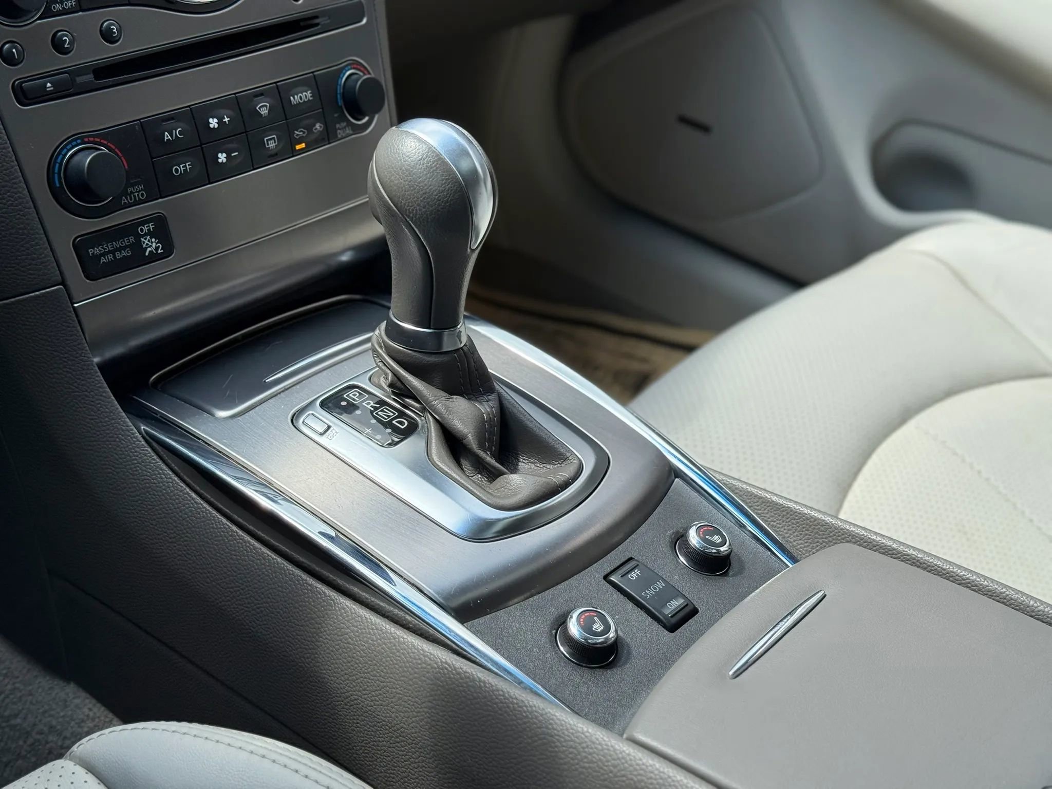 Used 2015 INFINITI Q40 AWD w/ Navigation Package image 18