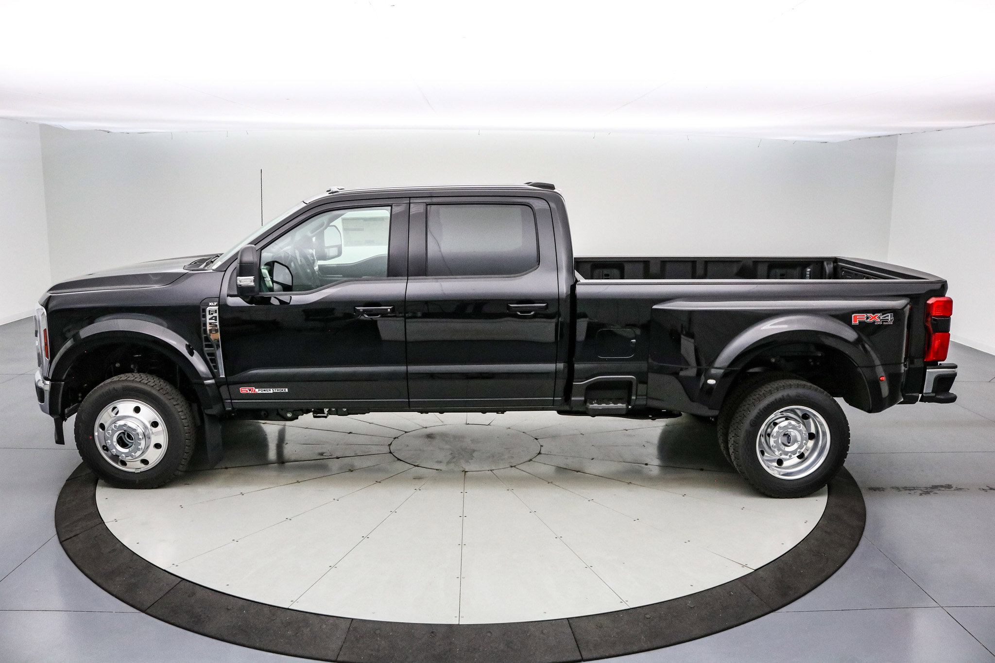 New 2026 Ford F450 XLT w/ XLT Premium Package image 8
