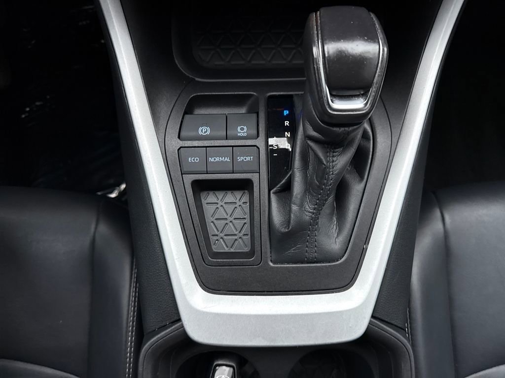 Used 2021 Toyota RAV4 XLE Premium image 21