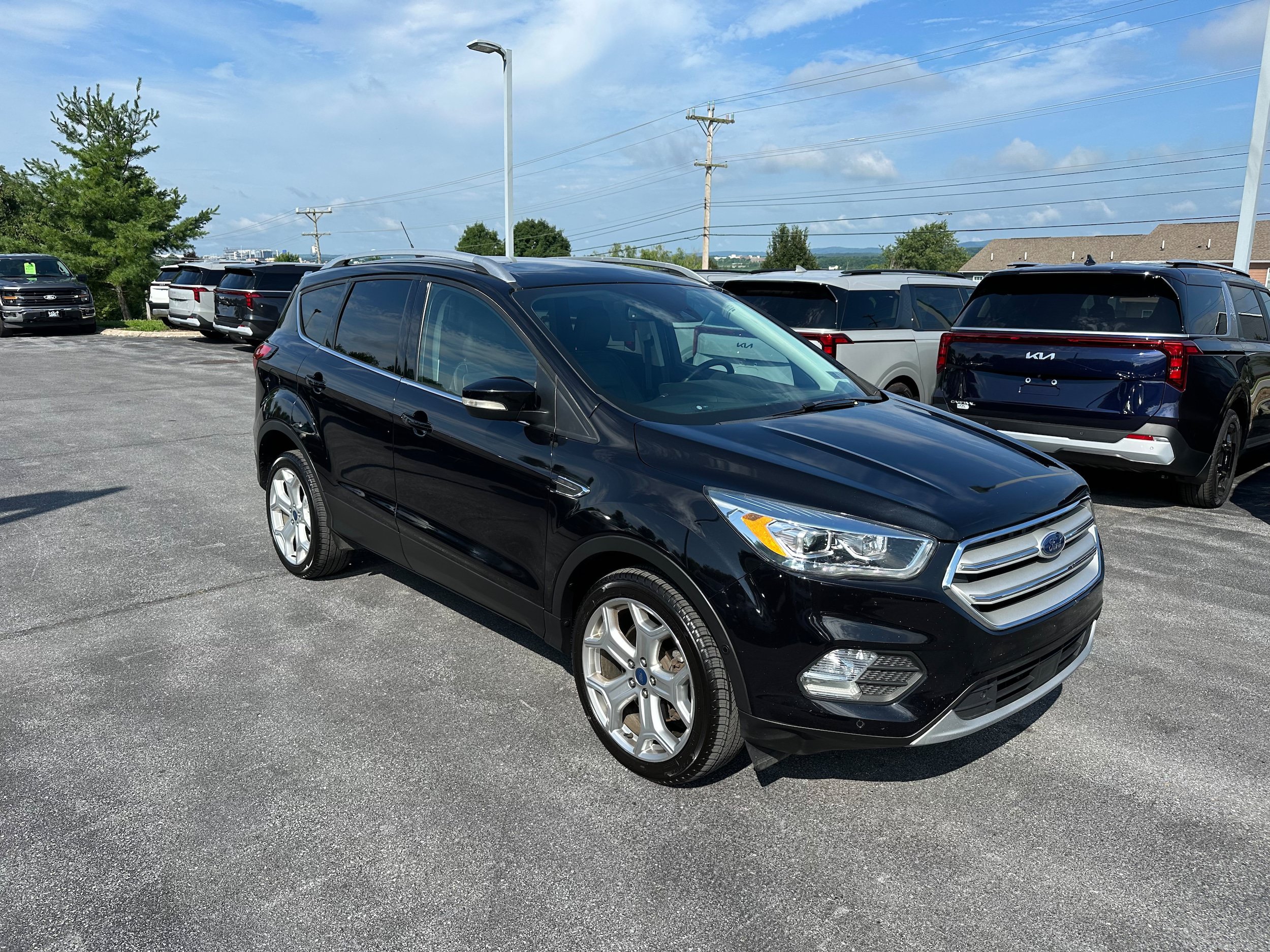Used 2019 Ford Escape Titanium AWD/4WD image 3