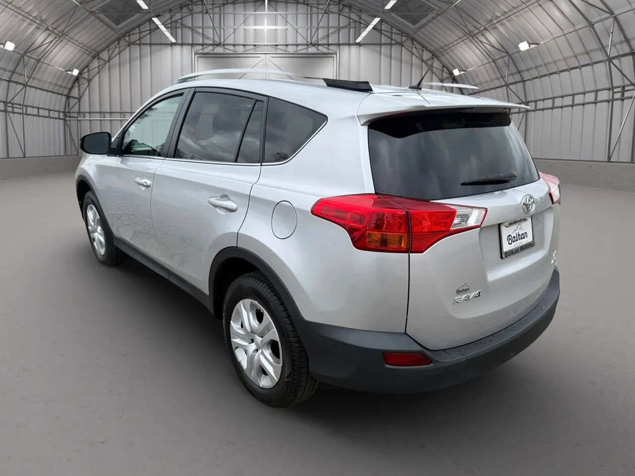 Used 2015 Toyota RAV4 LE AWD/4WD image 8