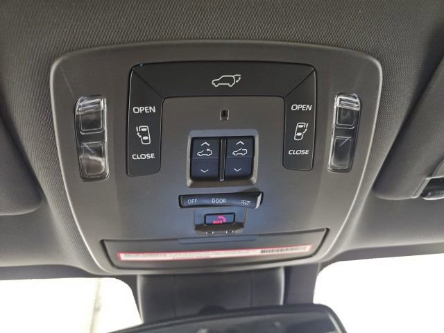 Used 2023 Toyota Sienna Platinum image 29