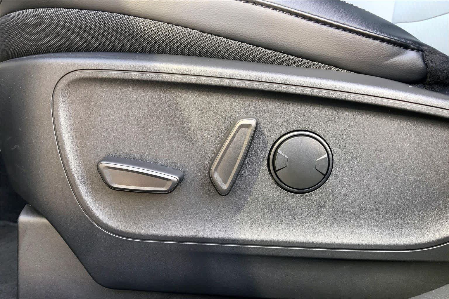 Used 2025 Ford Escape SE FWD image 58